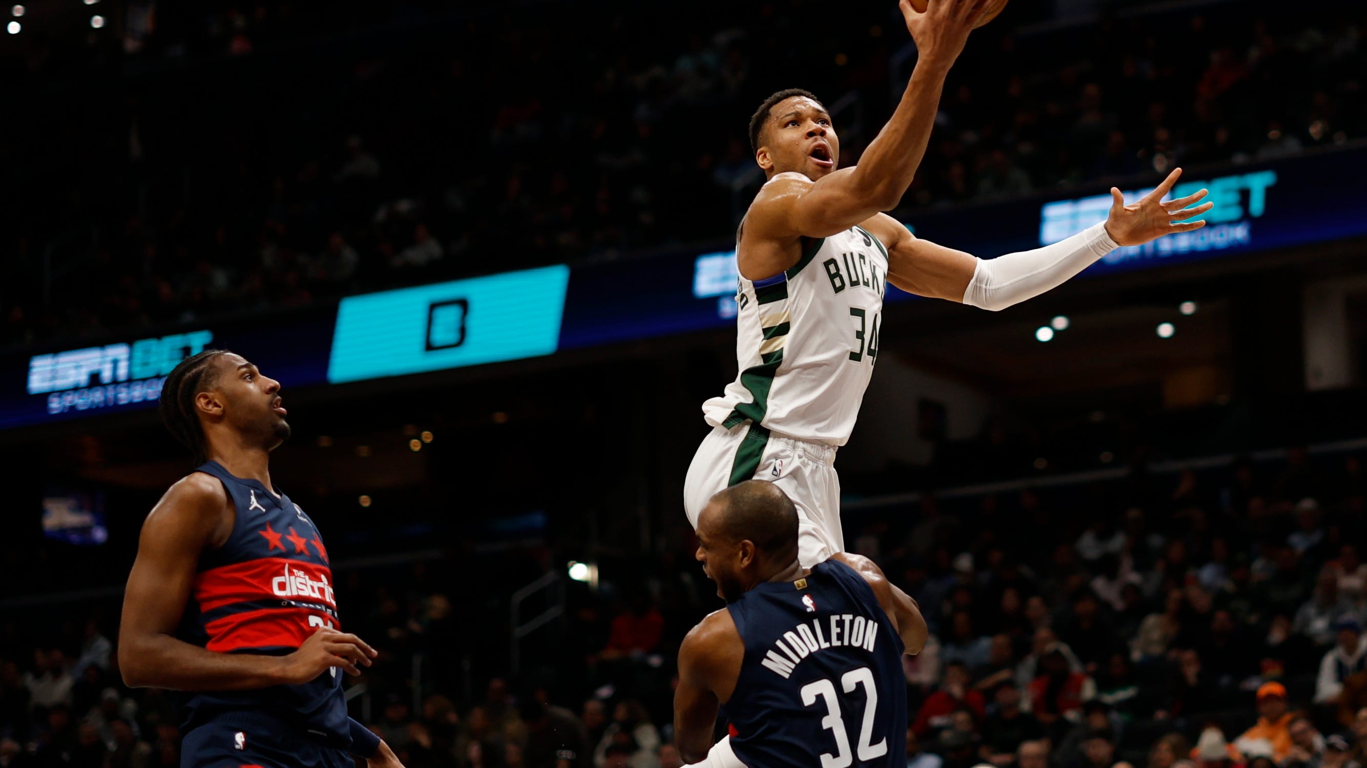 84-75: Bucks Outpace Wizards Through Three Quarters Of Play