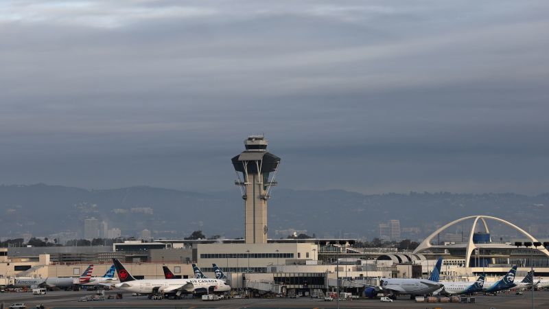 Delta Aircraft From Los Angeles Executes Emergency Landing Following Smoke Incident