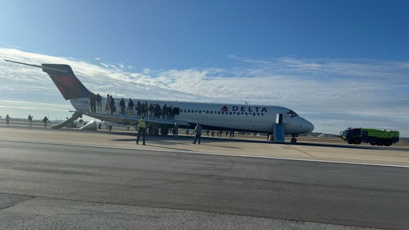 Delta Flight Returns To Atlanta After Cabin Haze